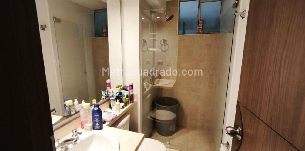 Apartamento de 3 alcobas en venta en Bavaria, Bogotá, 77 m² · foto 6 de 17