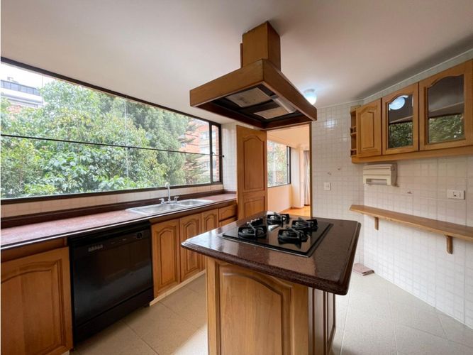Apartamento de 3 alcobas en venta en Los Rosales, Bogotá, 180 m² · foto 6 de 15