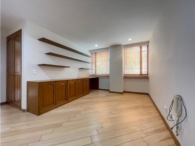 Apartamento de 3 alcobas en venta en Los Rosales, Bogotá, 180 m² · foto 9 de 15