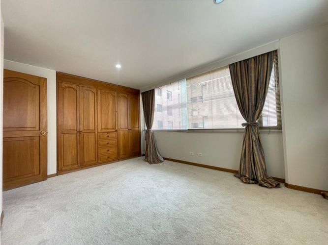 Apartamento de 3 alcobas en venta en Los Rosales, Bogotá, 180 m² · foto 10 de 15
