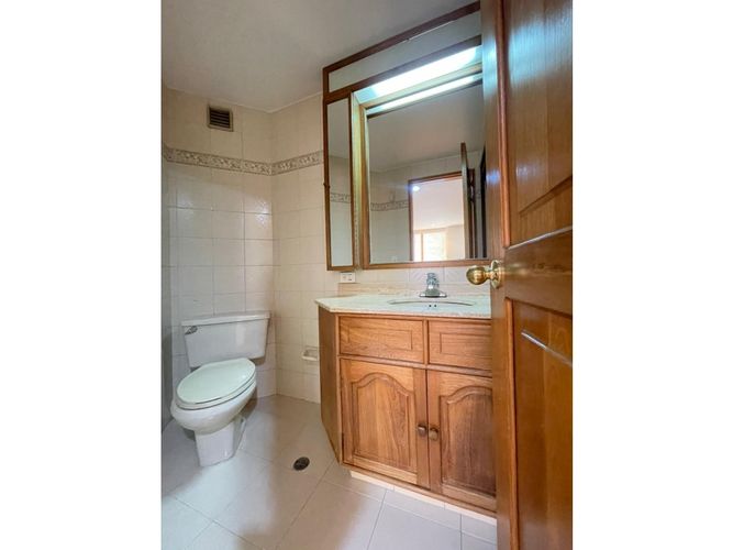 Apartamento de 3 alcobas en venta en Los Rosales, Bogotá, 180 m² · foto 12 de 15