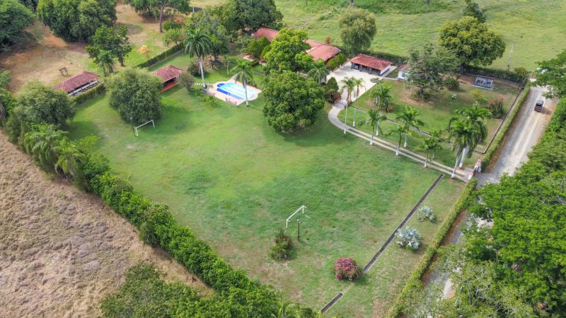 4BR Country House in El espinal for Sale