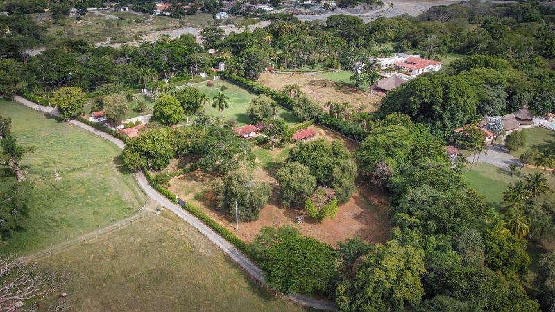 4BR Country House in El espinal for Sale - 3
