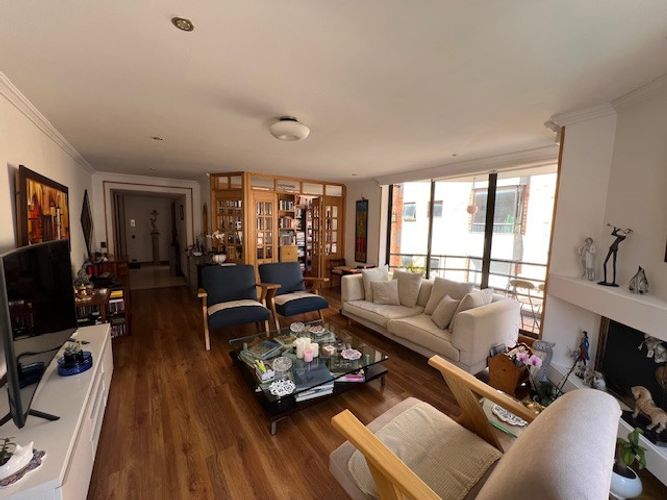 Apartamento de 3 alcobas en venta en La Carolina, Bogotá, 180 m² · foto 3 de 23