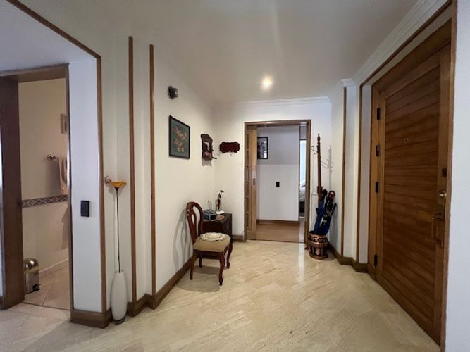 Apartamento de 3 alcobas en venta en La Carolina, Bogotá, 180 m² · foto 7 de 23