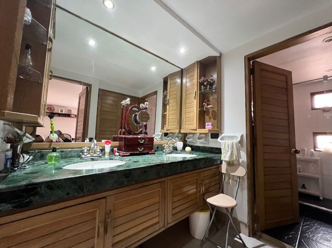 Apartamento de 3 alcobas en venta en La Carolina, Bogotá, 180 m² · foto 20 de 23
