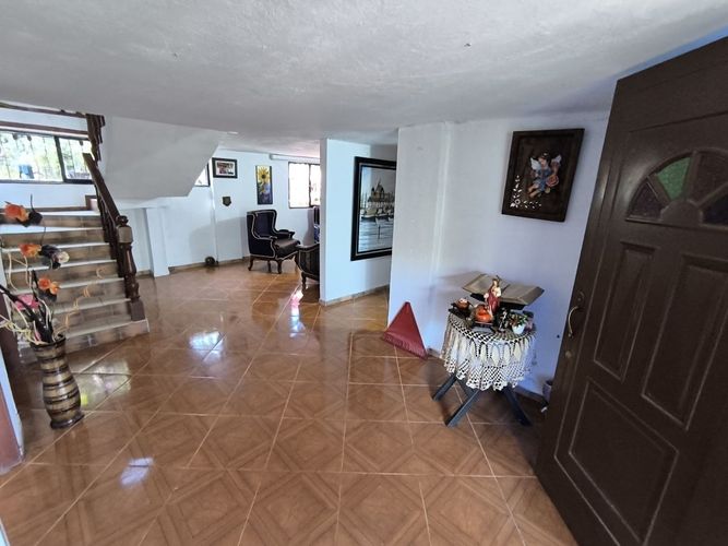 Casa de 18 alcobas en venta en Ruitoque, Piedecuesta, 440 m² · foto 2 de 24