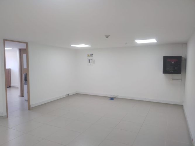 Oficina en venta en Naranjal, Medellín, 75 m² · foto 2 de 16