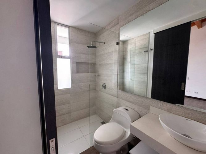 Casa de 4 alcobas en venta en El Porvenir, Rionegro, 220 m² · foto 10 de 24