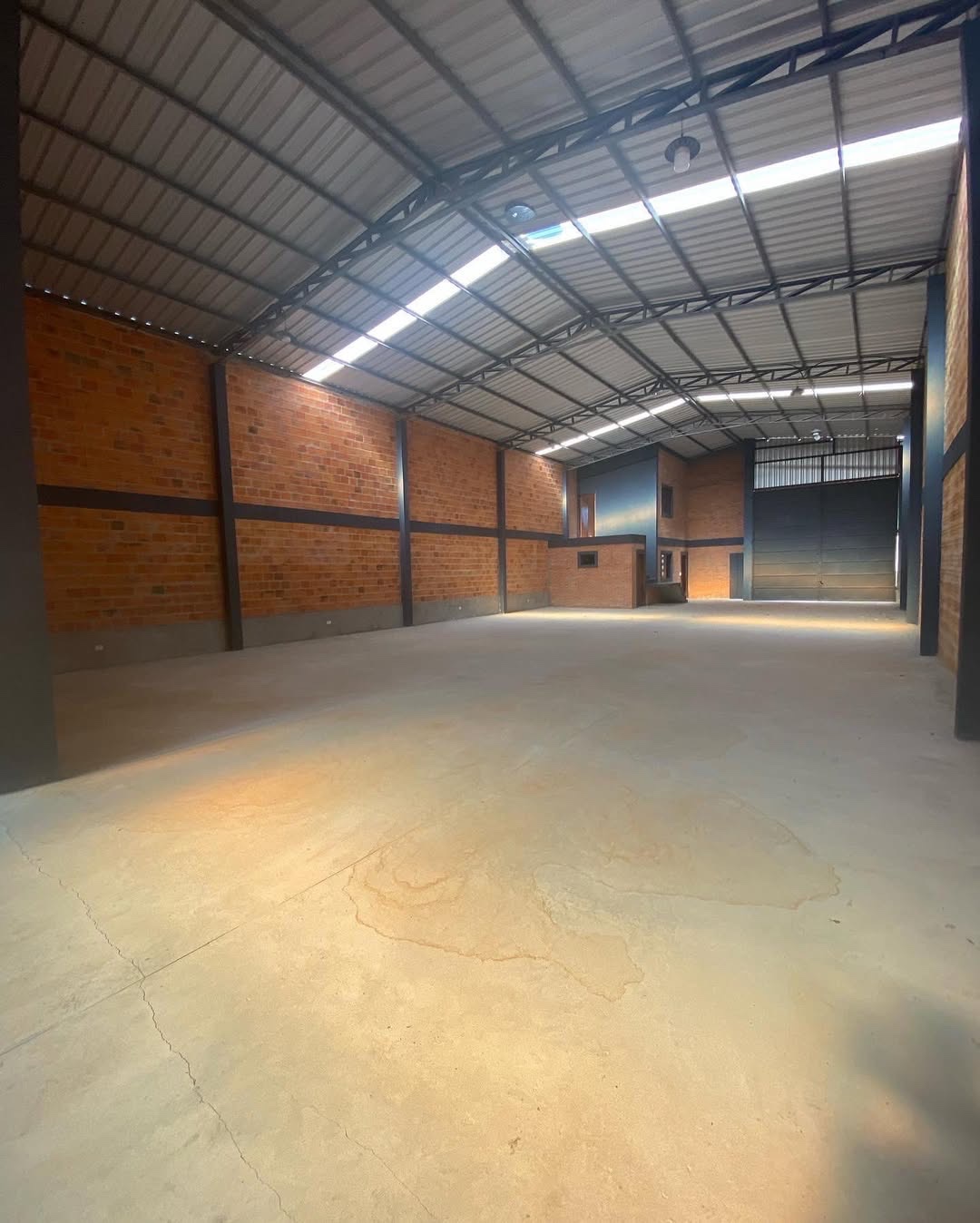 ¡Oportunidad Única! Depósito Premium con Oficinas en Mariano Roque Alonso - Zona Puerto Seguro - Ideal para Inversión y Negocios Estratégicos