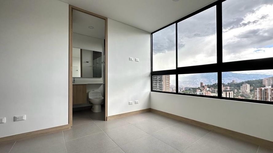 Apartamento de 3 alcobas en arriendo en El Poblado, Medellín, 127 m² · foto 3 de 12