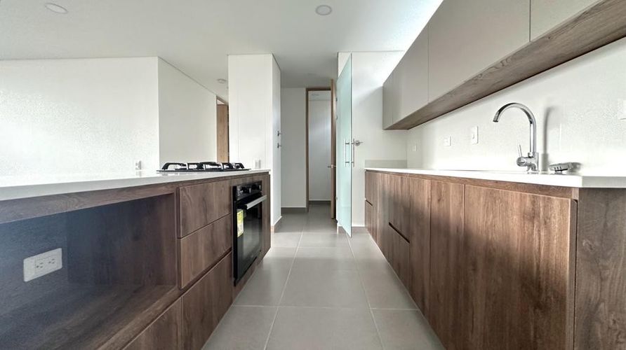 Apartamento de 3 alcobas en arriendo en El Poblado, Medellín, 127 m² · foto 5 de 12