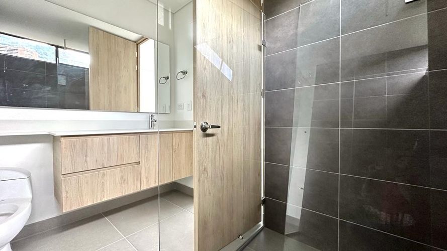 Apartamento de 3 alcobas en arriendo en El Poblado, Medellín, 127 m² · foto 7 de 12