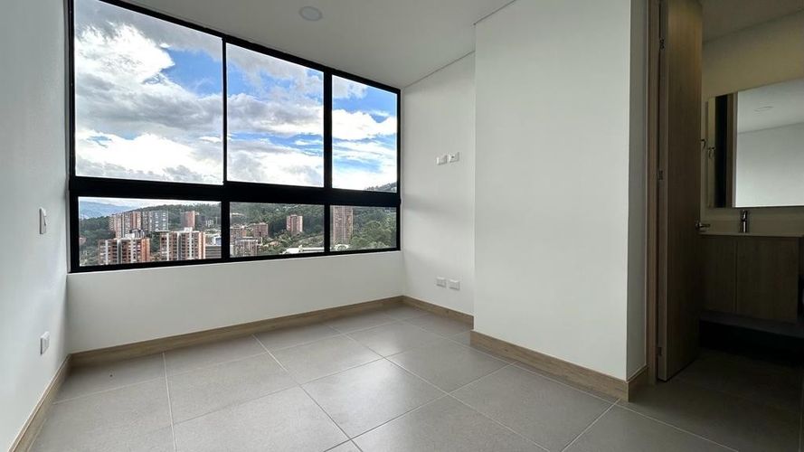 Apartamento de 3 alcobas en arriendo en El Poblado, Medellín, 127 m² · foto 8 de 12