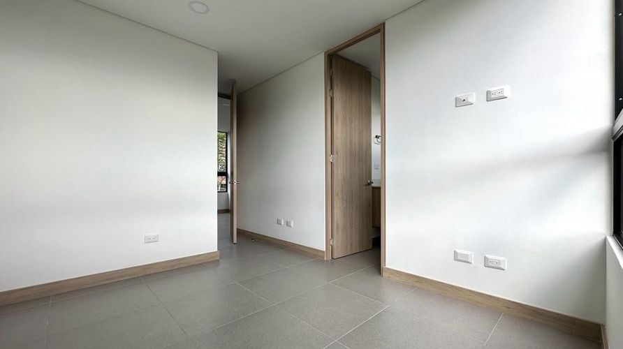 Apartamento de 3 alcobas en arriendo en El Poblado, Medellín, 127 m² · foto 11 de 12