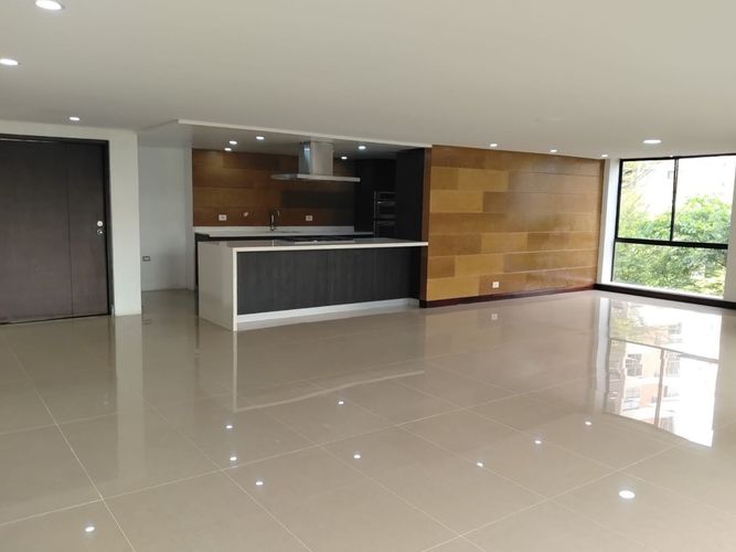 Apartamento de 4 alcobas en arriendo en El Poblado, Medellín, 295 m² · foto 9 de 20
