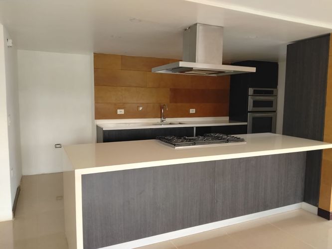 Apartamento de 4 alcobas en arriendo en El Poblado, Medellín, 295 m² · foto 7 de 20