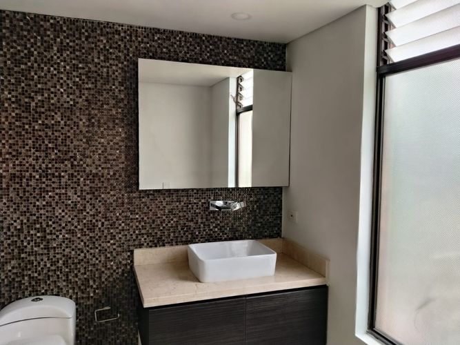 Apartamento de 4 alcobas en arriendo en El Poblado, Medellín, 295 m² · foto 19 de 20