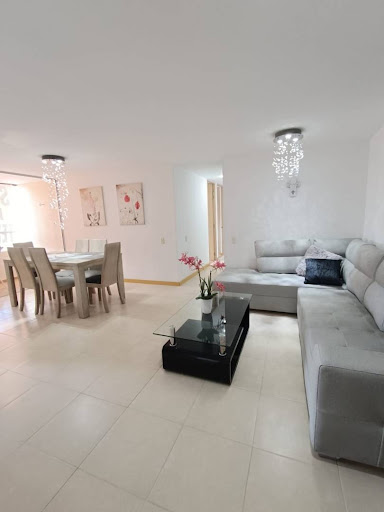 Apartamento en arriendo en Loma De San Jose, Sabaneta · foto 3 de 17