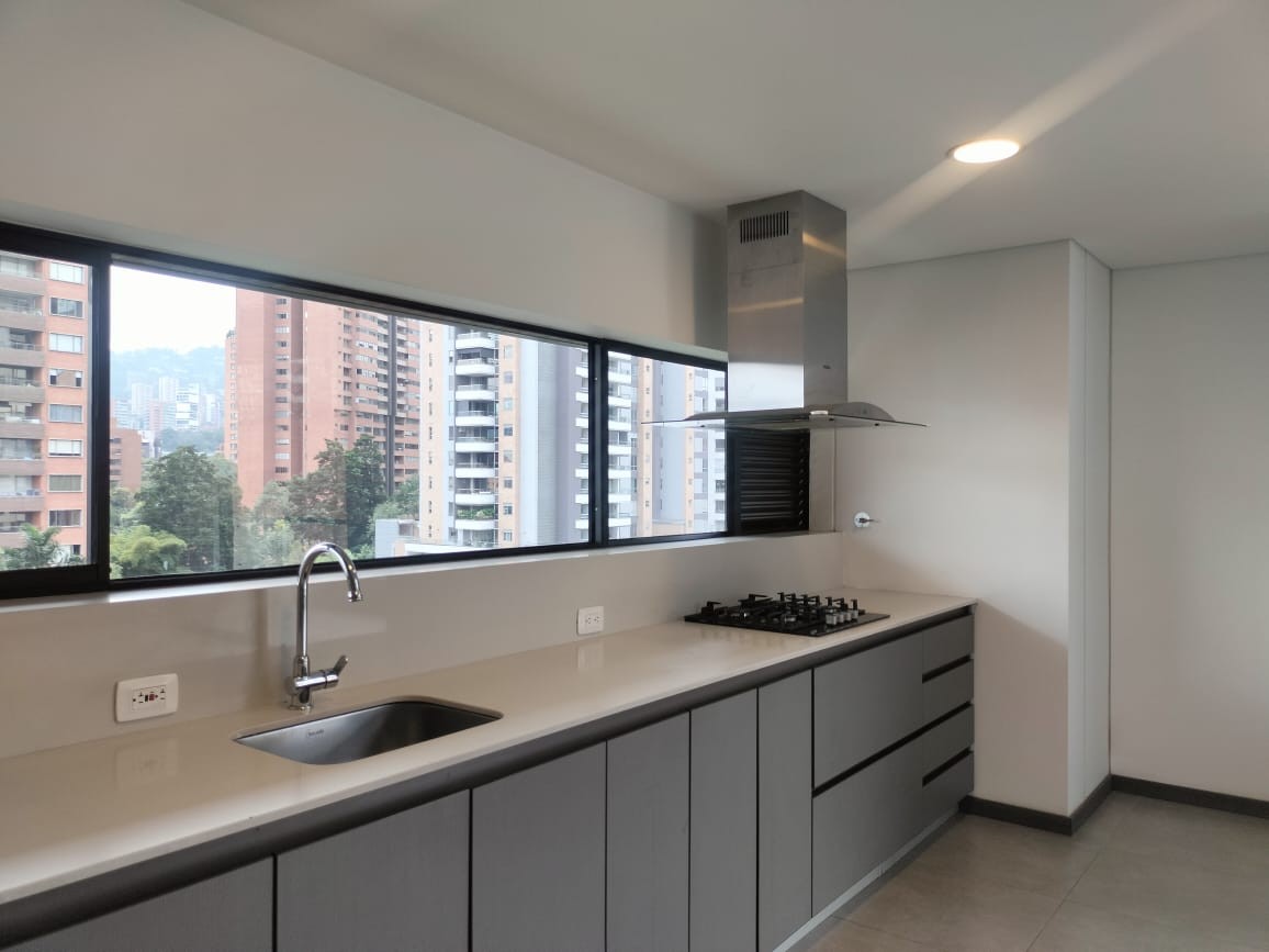 Apartamento en arriendo en El Poblado, Medellín · foto 7 de 19