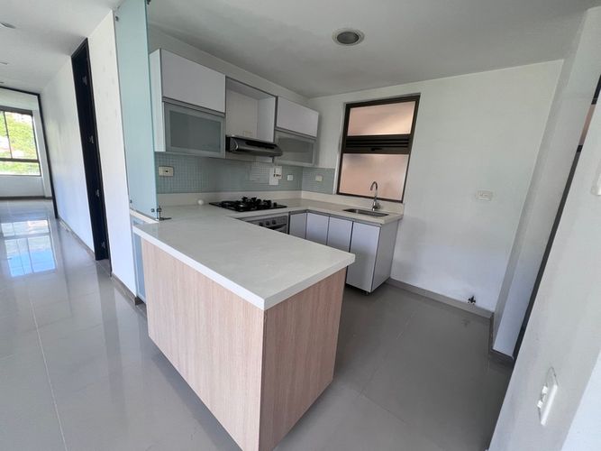 Apartamento de 2 alcobas en arriendo en Altos Del Poblado, Medellín, 72 m² · foto 3 de 12
