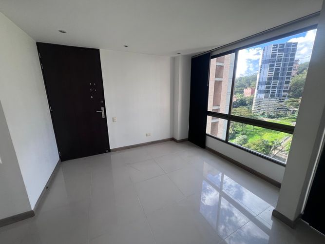 Apartamento de 2 alcobas en arriendo en Altos Del Poblado, Medellín, 72 m² · foto 4 de 12