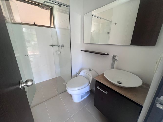 Apartamento de 2 alcobas en arriendo en Altos Del Poblado, Medellín, 72 m² · foto 9 de 12