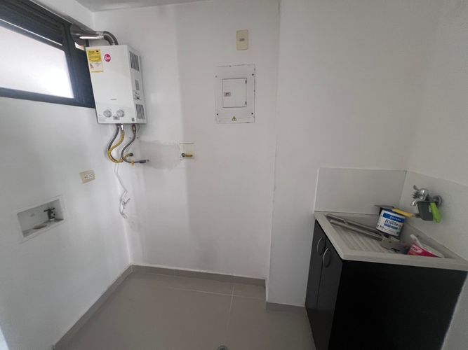 Apartamento de 2 alcobas en arriendo en Altos Del Poblado, Medellín, 72 m² · foto 11 de 12