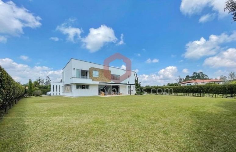 Casa de 5 alcobas en venta en Llano Grande, Rionegro, 560 m² · foto 2 de 13