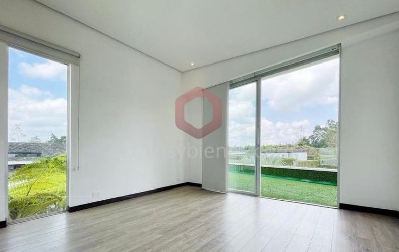 Casa de 5 alcobas en venta en Llano Grande, Rionegro, 560 m² · foto 8 de 13