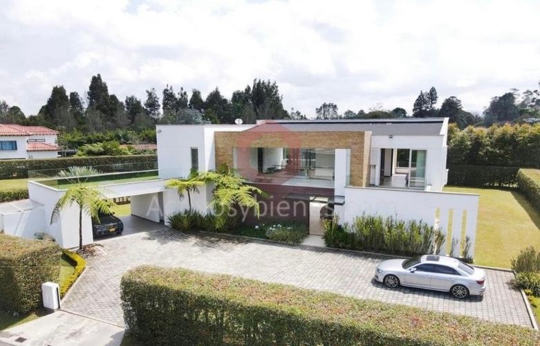 Casa de 5 alcobas en venta en Llano Grande, Rionegro, 560 m² · foto 13 de 13