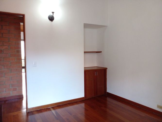 Casa de 3 alcobas en venta en El Poblado, Medellín, 251 m² · foto 14 de 19