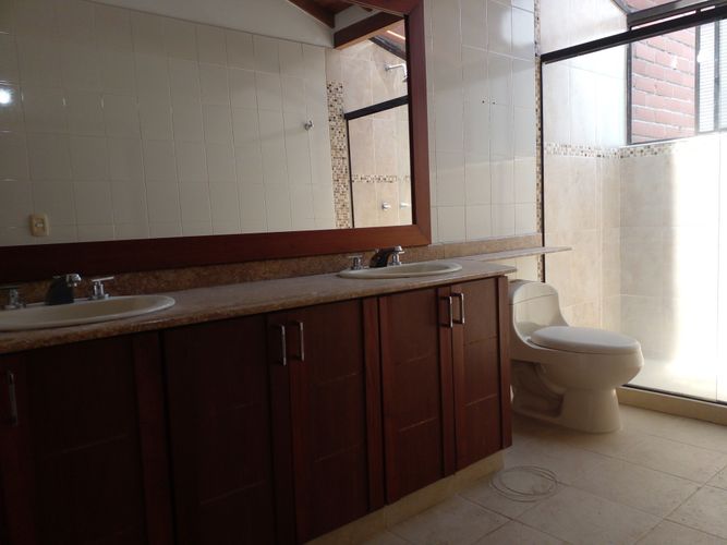 Casa de 3 alcobas en venta en El Poblado, Medellín, 251 m² · foto 17 de 19