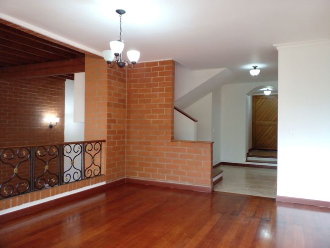 Casa de 3 alcobas en venta en El Poblado, Medellín, 251 m² · foto 9 de 19