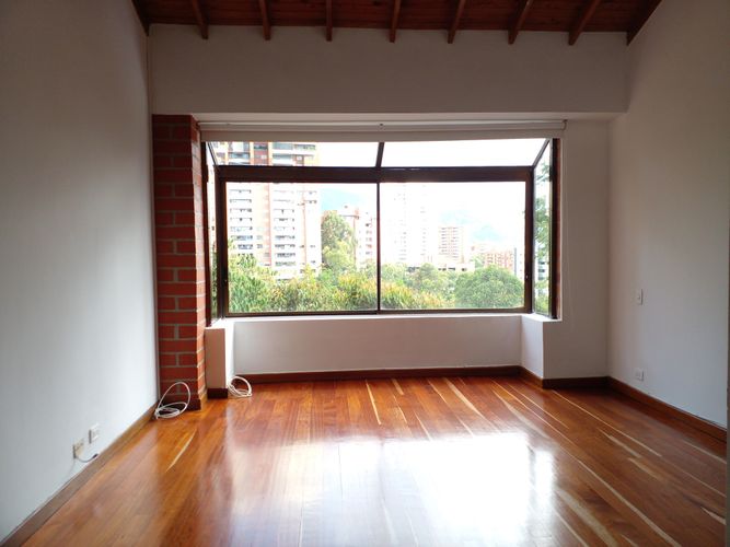 Casa de 3 alcobas en venta en El Poblado, Medellín, 251 m² · foto 3 de 19