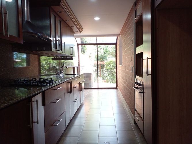Casa de 3 alcobas en venta en El Poblado, Medellín, 251 m² · foto 5 de 19