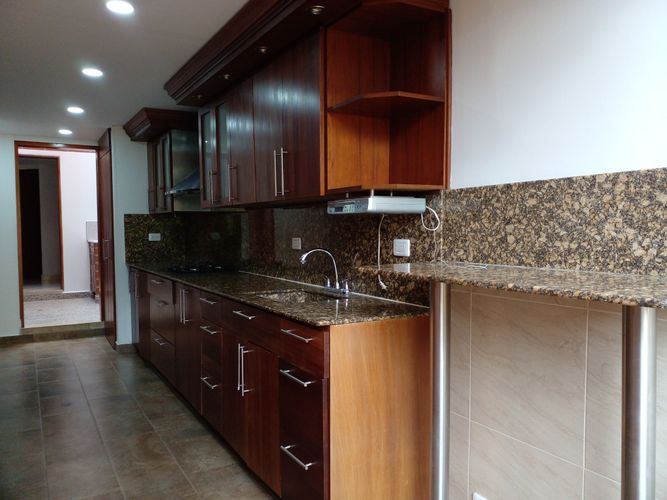 Casa de 3 alcobas en venta en El Poblado, Medellín, 251 m² · foto 4 de 19