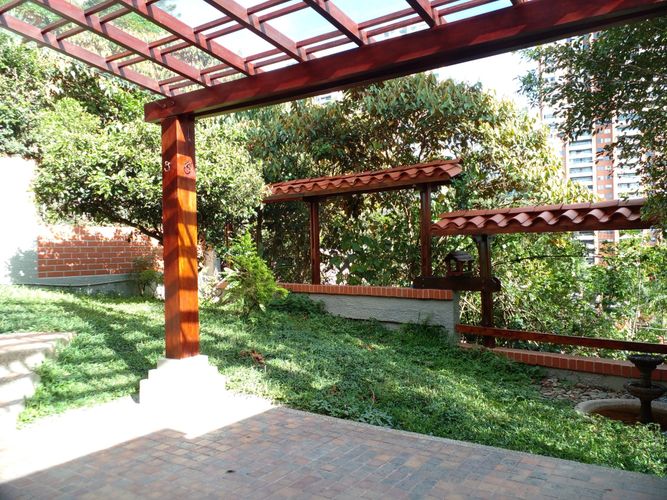 Casa de 3 alcobas en venta en El Poblado, Medellín, 251 m² · foto 18 de 19