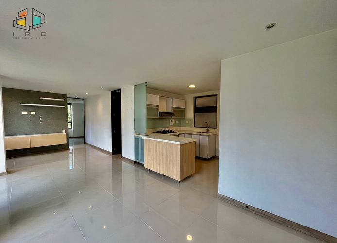 Apartamento de 2 alcobas en arriendo en Altos Del Poblado, Medellín, 72 m² · foto 4 de 24