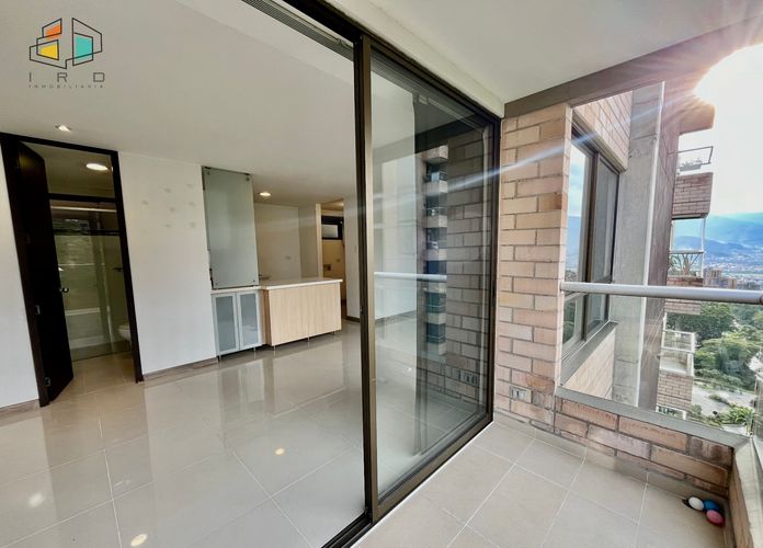 Apartamento de 2 alcobas en arriendo en Altos Del Poblado, Medellín, 72 m² · foto 11 de 24