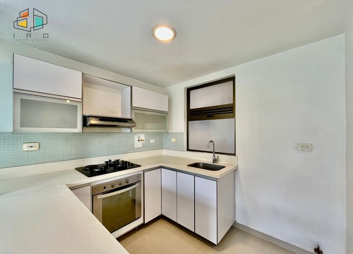 Apartamento de 2 alcobas en arriendo en Altos Del Poblado, Medellín, 72 m² · foto 8 de 24