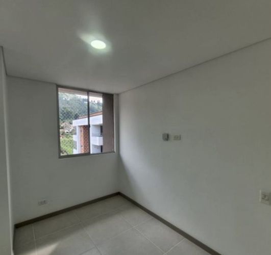 Apartamento de 2 alcobas en venta en Las Antillas, Envigado, 70 m² · foto 12 de 13