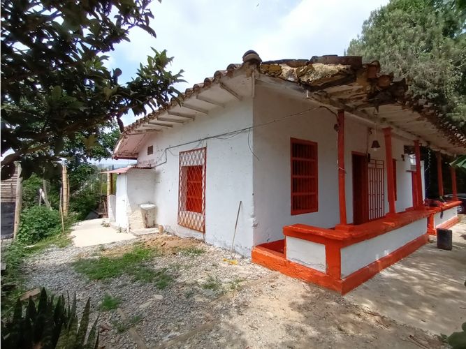 Casa de 3 alcobas en venta en Loma Del Chocho, Envigado, 190 m² · foto 10 de 12