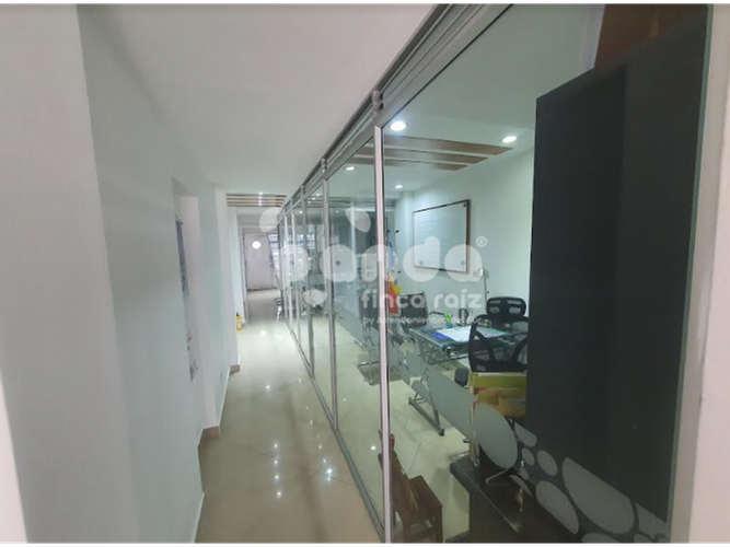 Local en arriendo en Conquistadores, Medellín, 140 m² · foto 2 de 4