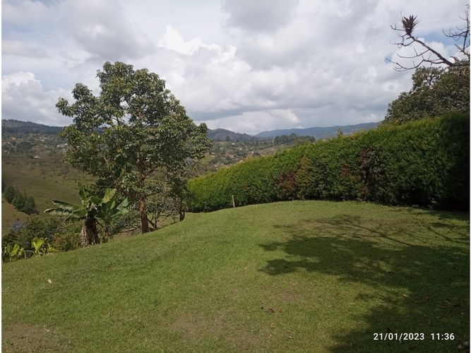 Lote en venta en Guarne, 1100 m² · foto 2 de 4