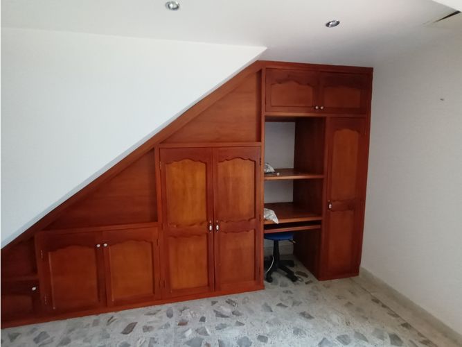 Edificio en arriendo en Conquistadores, Medellín, 614 m² · foto 8 de 24