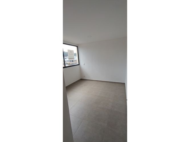 Casa de 5 alcobas en venta en El Porvenir, Rionegro, 240 m² · foto 5 de 17