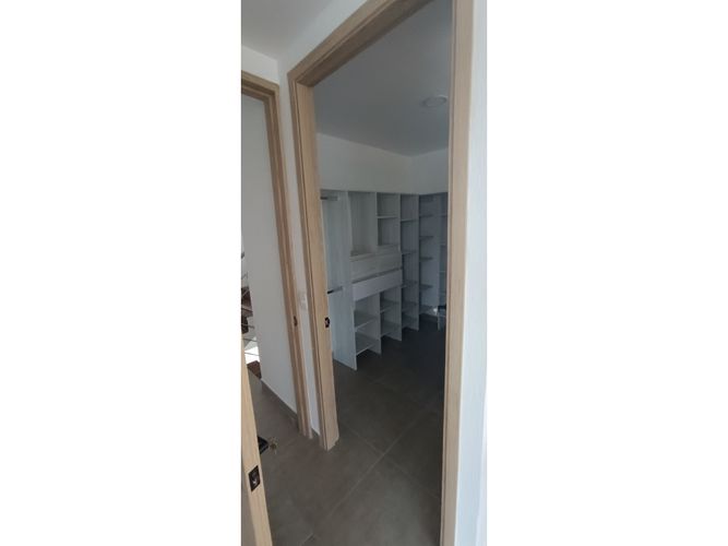 Casa de 5 alcobas en venta en El Porvenir, Rionegro, 240 m² · foto 8 de 17
