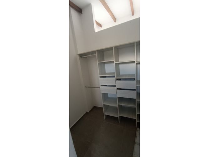 Casa de 5 alcobas en venta en El Porvenir, Rionegro, 240 m² · foto 10 de 17