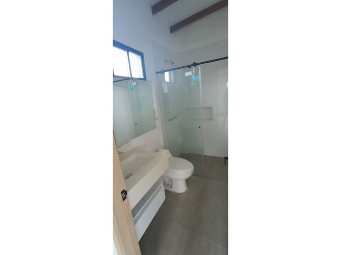 Casa de 5 alcobas en venta en El Porvenir, Rionegro, 240 m² · foto 13 de 17